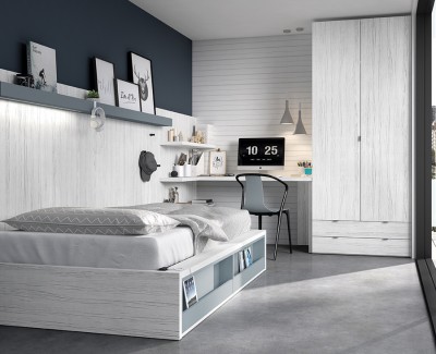 Chambre jeune avec lit compact, armoire à portes battantes et bureau