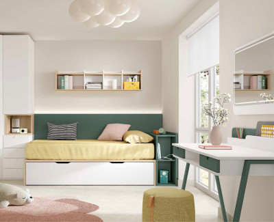 Chambre avec lit gigogne, armoire d'angle et bureau